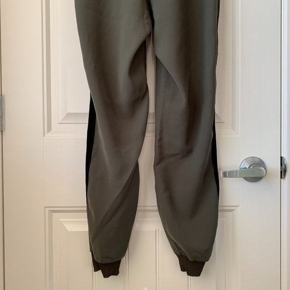 Lululemon On The Fly Jogger Velvet Trim Olive Sz 4 - Picture 11 of 13